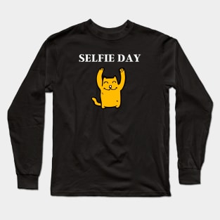 Tiger cat - selfie day !!! Long Sleeve T-Shirt